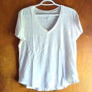 American Eagle Basic White V Neck Tee